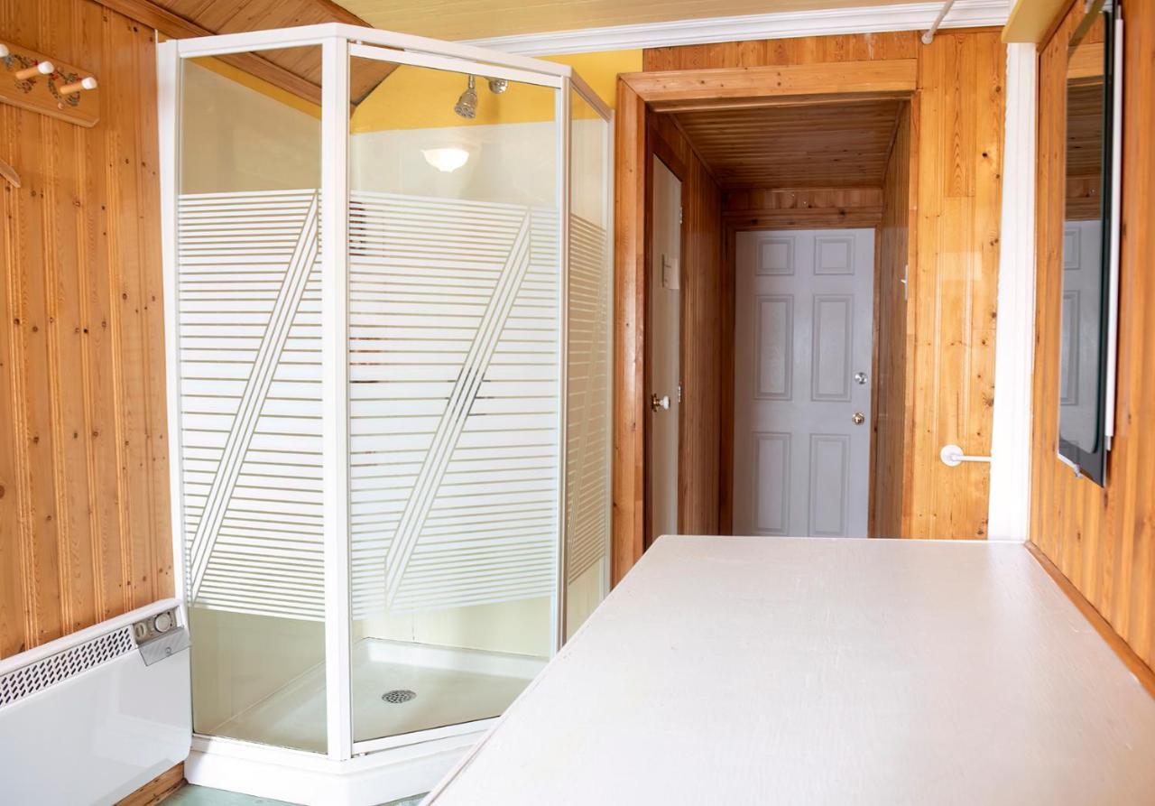 Bed and Breakfast Bed & Cafe Petit Papillon Grandes-Bergeronnes Esterno foto
