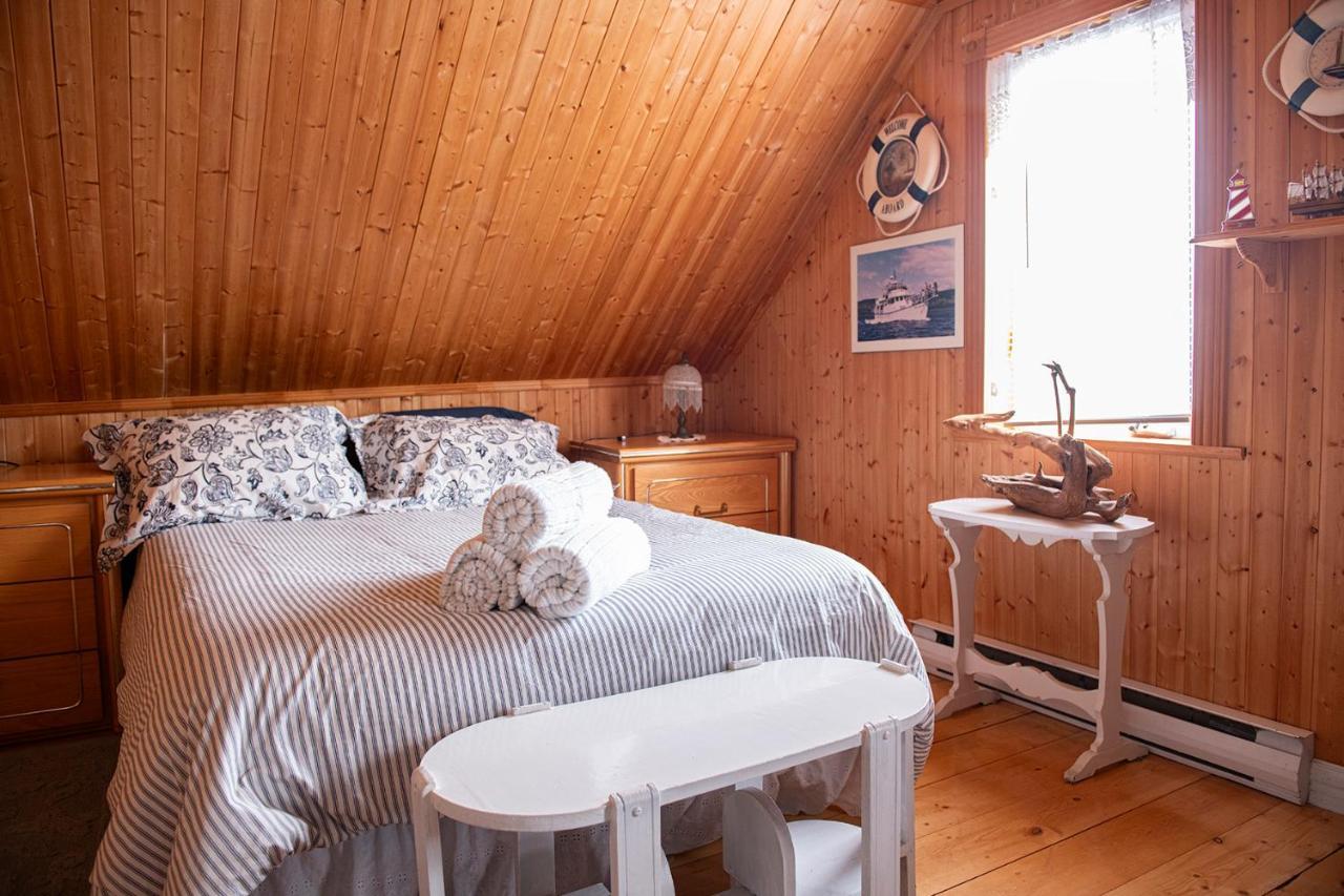 Bed and Breakfast Bed & Cafe Petit Papillon Grandes-Bergeronnes Esterno foto