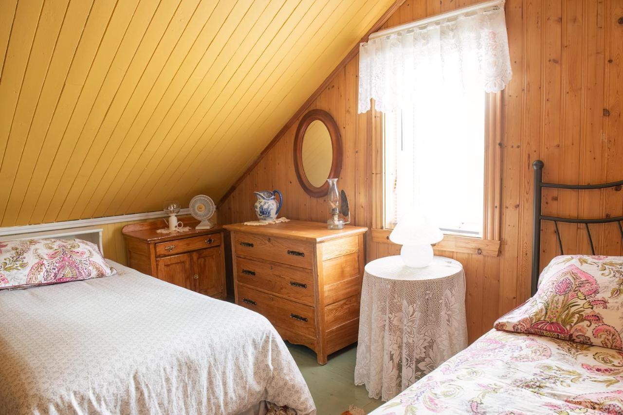Bed and Breakfast Bed & Cafe Petit Papillon Grandes-Bergeronnes Esterno foto