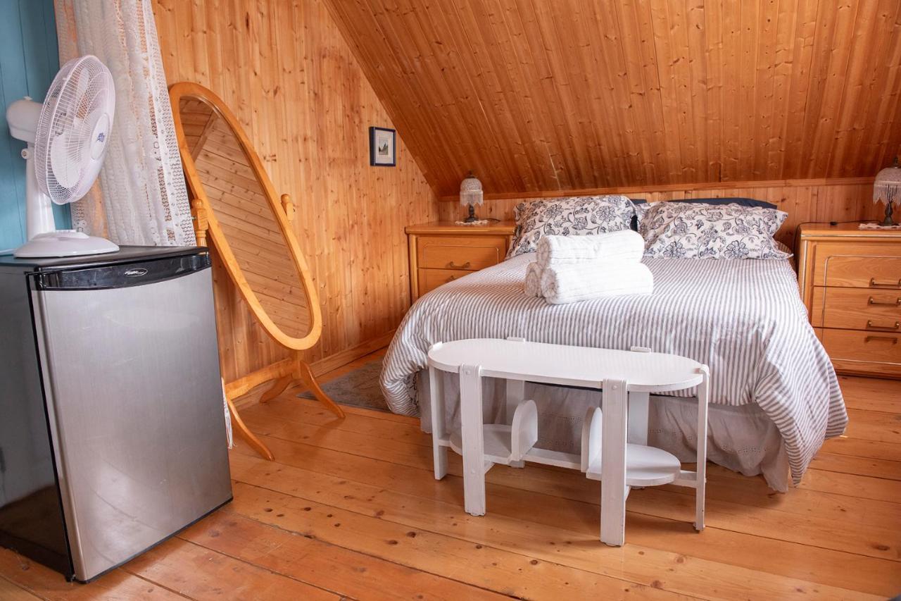 Bed and Breakfast Bed & Cafe Petit Papillon Grandes-Bergeronnes Esterno foto