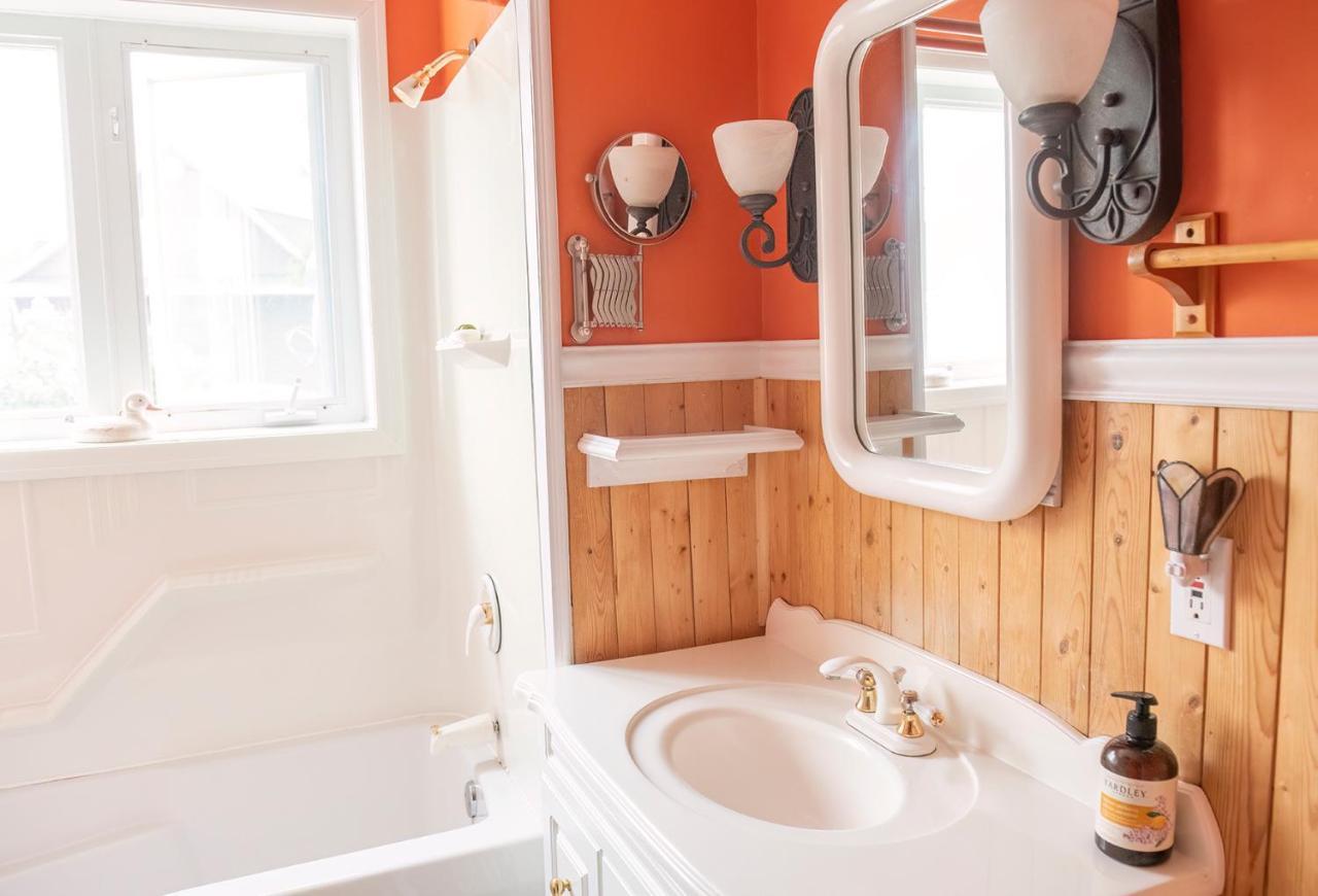 Bed and Breakfast Bed & Cafe Petit Papillon Grandes-Bergeronnes Esterno foto