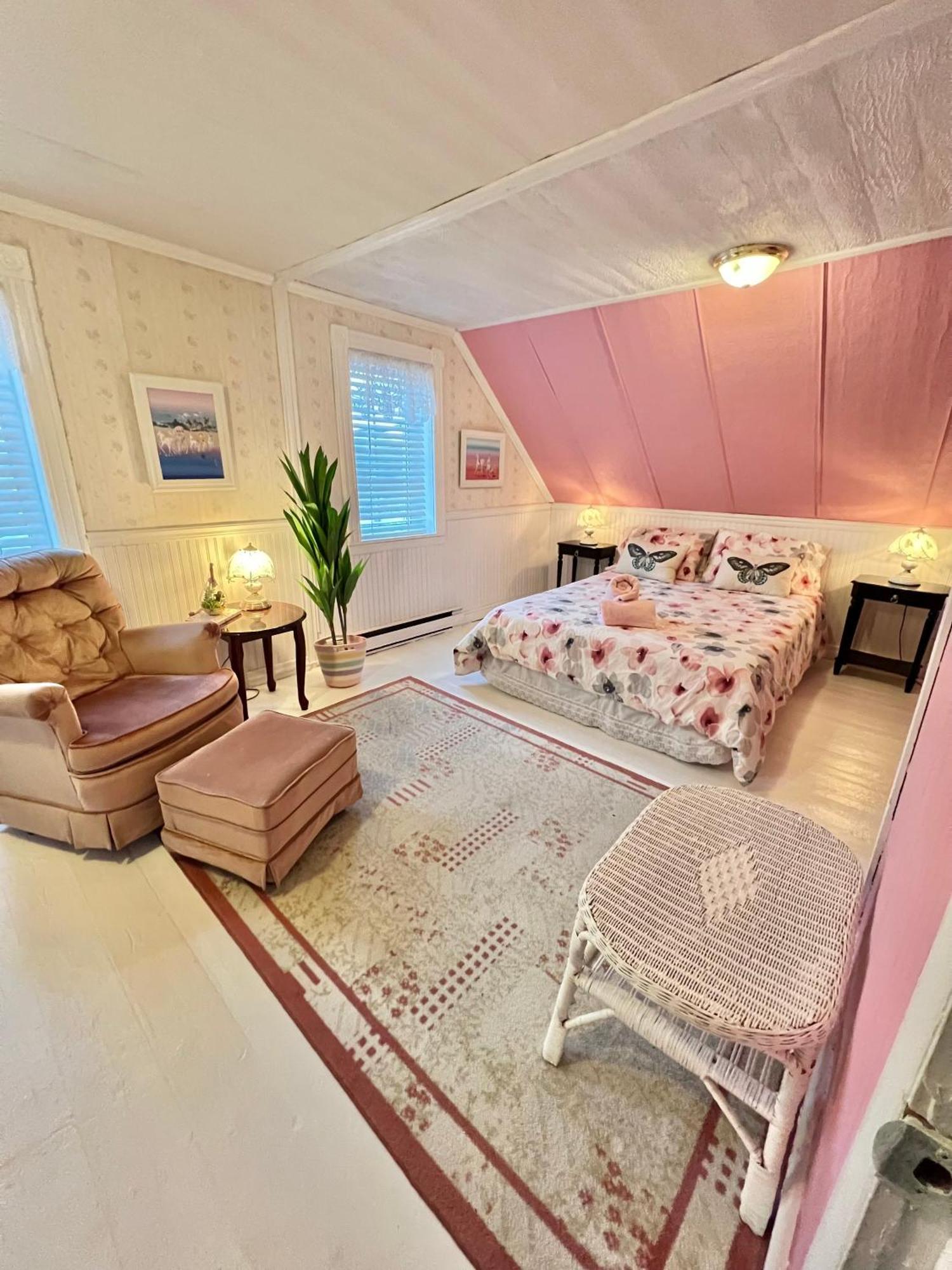 Bed and Breakfast Bed & Cafe Petit Papillon Grandes-Bergeronnes Esterno foto